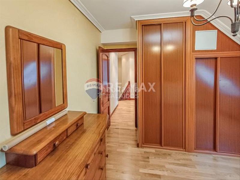 Foto f5e834aa-3e5e-4a81-bee0-d48aa0ad4ea4. Duplex con riscaldamento parcheggio in Alcabre Vigo