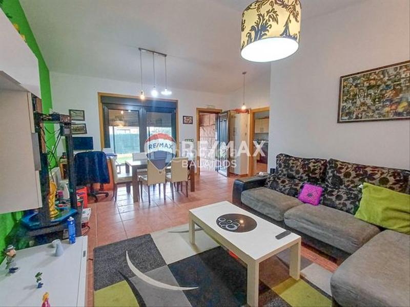 Foto 0bd79491-ab40-4c5e-8bd3-7f0c48f4c507. Chalet para entrar a vivir..jardín y piscina en Ponteareas