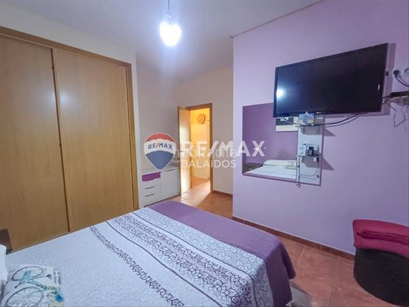 Foto 31949f29-9da9-4f37-97fc-f7dbbe39aa96. Chalet para entrar a vivir..jardín y piscina en Ponteareas