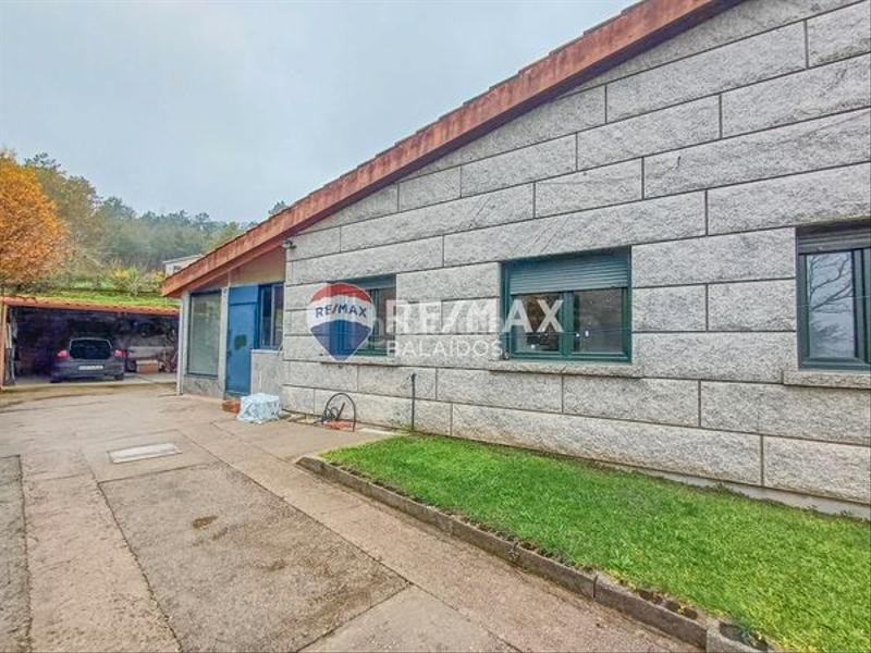 Foto 5412fd03-cb12-45de-8466-e5bed41866b0. Chalet para entrar a vivir..jardín y piscina en Ponteareas