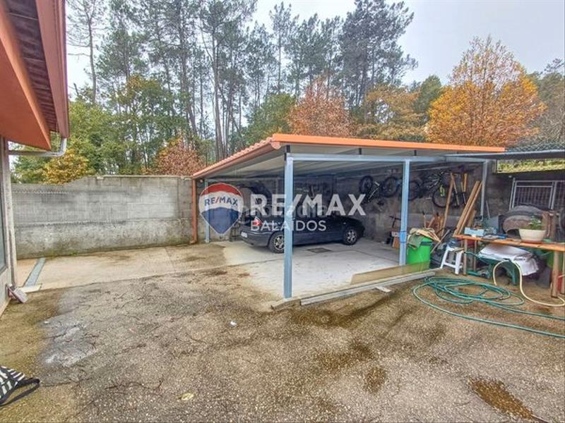 Foto 6e5b3143-4cac-4e37-a7dd-18a38ee63655. Chalet para entrar a vivir..jardín y piscina en Ponteareas