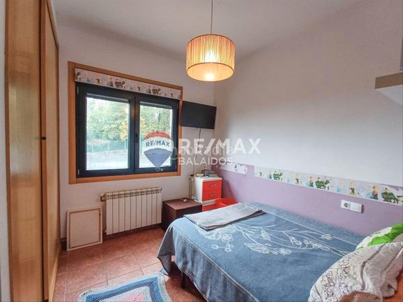 Foto b95fe0ef-9b43-4511-8c53-0fbc52c2c6b3. Chalet para entrar a vivir..jardín y piscina en Ponteareas