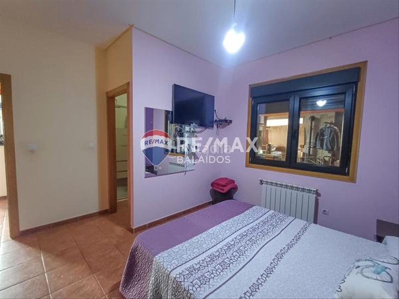 Foto bc5efeae-17f4-46db-aa74-bdc7a20112a2. Chalet para entrar a vivir..jardín y piscina en Ponteareas