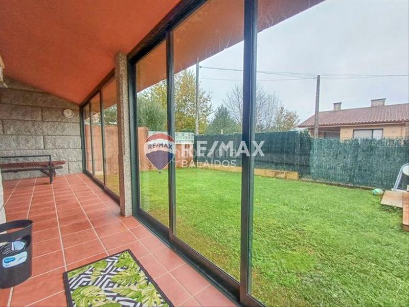 Foto be0f0cce-9200-435c-b7ab-aac5b804c6a9. Chalet para entrar a vivir..jardín y piscina en Ponteareas