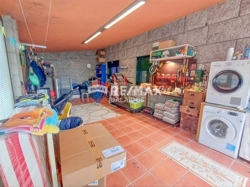 Foto d1d7d855-2f0b-471b-8cd4-e608ce8fa10c. Chalet para entrar a vivir..jardín y piscina en Ponteareas