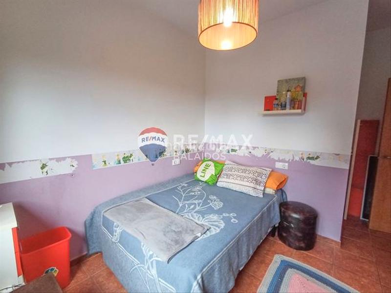 Foto d704eaf7-c2e9-4587-a7d5-33a8d3fb2011. Chalet para entrar a vivir..jardín y piscina en Ponteareas