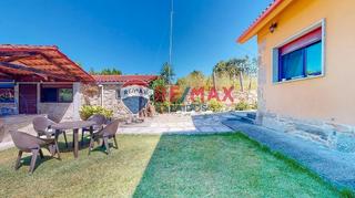 Casa a Salvaterra de Miño. Finca con viñas...+ dos viviendas