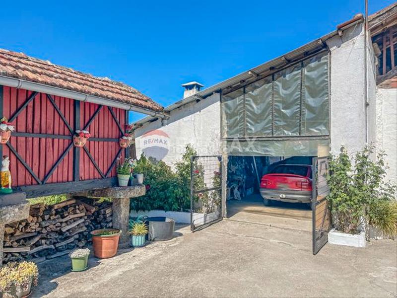 Foto 108a1b92-e744-4b37-9f00-d3a2ee029a27. Casa  con ascensor .. en Ponteareas