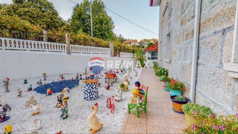 Foto 258c9c8f-4083-46d5-a617-8c347707678c. Casa  con ascensor .. en Ponteareas