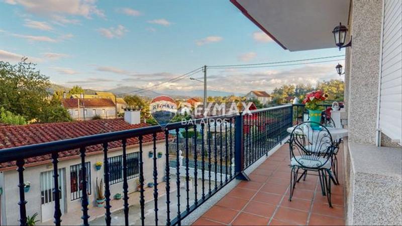 Foto 3c78d26f-aed2-4106-8950-07ee3c5a68da. Casa  con ascensor .. en Ponteareas