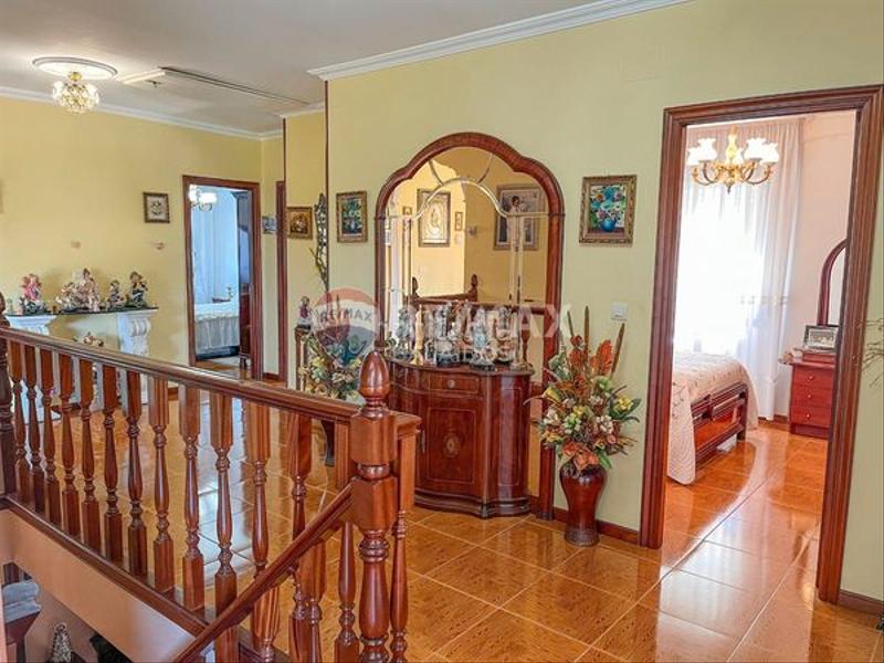 Foto 86f43b1f-b154-4b9b-96a0-43f9d71ad636. Casa  con ascensor .. en Ponteareas