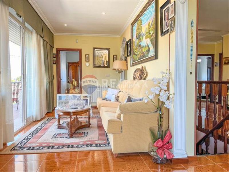 Foto 99cb4dba-c386-4556-971a-78f3bd49b7eb. Casa  con ascensor .. en Ponteareas