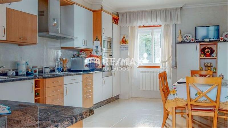 Foto b79c1ee9-51a9-4e40-bc58-de378ba54a63. Casa  con ascensor .. en Ponteareas