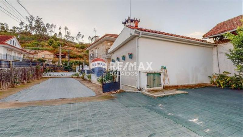 Foto c348c872-2f03-48a0-97c2-d8fa6eb2da0c. Casa  con ascensor .. en Ponteareas