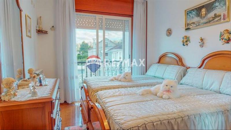Foto cc3c00bf-e2d1-439c-9275-bd70889cbeb3. Casa  con ascensor .. en Ponteareas