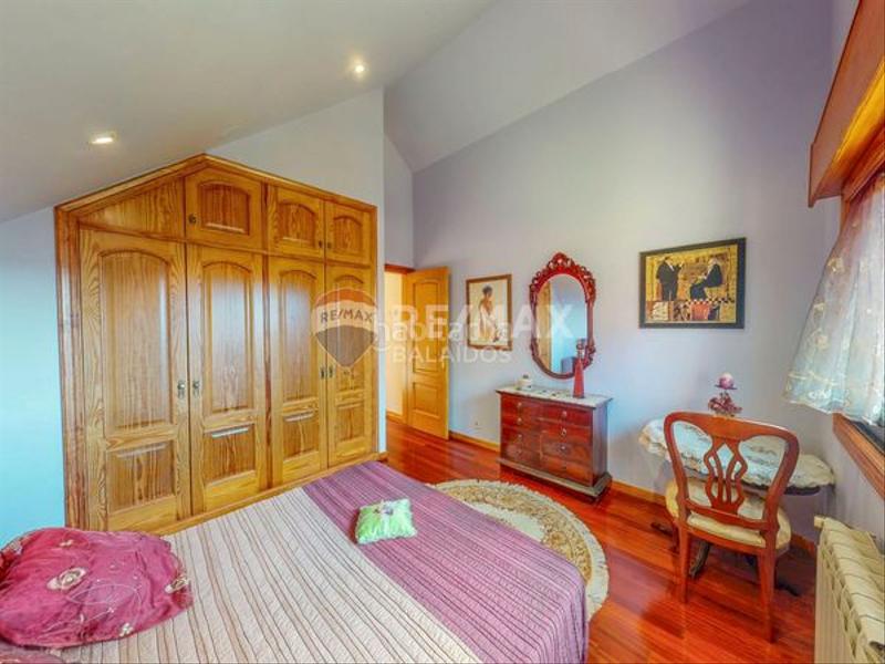 Foto 1d98fe3b-9997-47c3-b566-5bb9fe041606. Chalet muy cerca del centro en Gondomar
