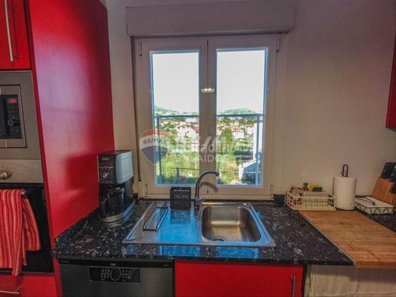 Foto b50ae742-313f-45d0-8b4c-599ac573b08a. Casa con varios apartamentos independientes en Valadares - Beade Vigo