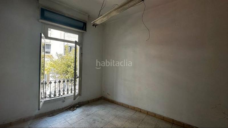 Foto c9cc76a9-1dc4-4a79-a4d5-4687d90c4af2. Piso ??a reformar ..??inmejorable ubicación.. frente al corte ingles?? en Vigo