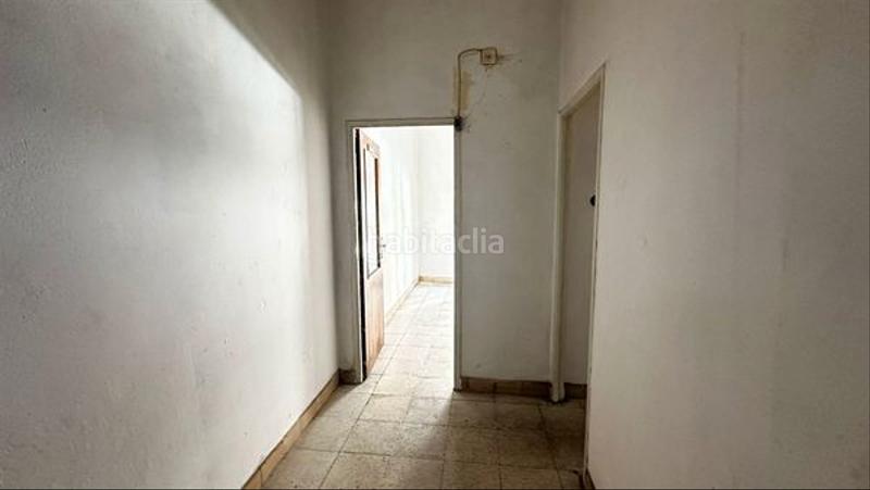 Foto ea7eff28-b056-4992-a0f3-8cbe5df554bd. Piso ??a reformar ..??inmejorable ubicación.. frente al corte ingles?? en Vigo