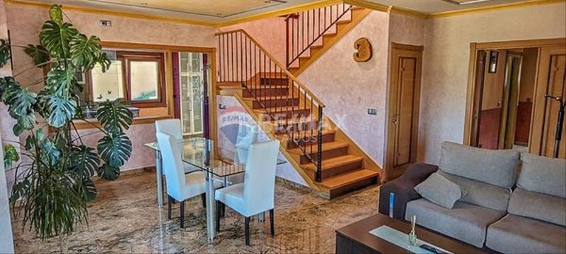 Foto 6d242bb3-161d-4d32-8364-9915cfec33cf. Chalet a tan solo 3km del mar ..chalet en piedra con amplia piscina en Baiona