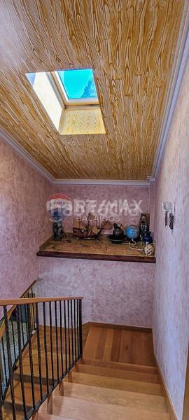 Foto d7cef789-24c8-488d-b11d-3bd86fc83fdc. Chalet a tan solo 3km del mar ..chalet en piedra con amplia piscina en Baiona