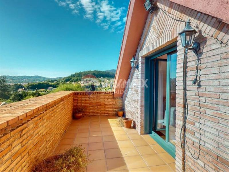 Foto 1bd603f8-ca57-4632-ac55-d7181ed436f4. Chalet a 2 minutos del centro en Gondomar