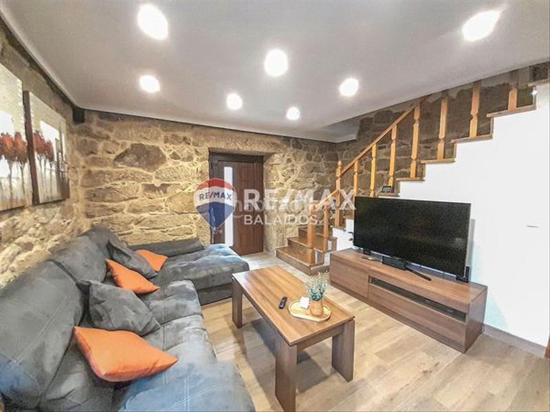 Foto 5e78a539-c8d4-444b-92c4-256533299efc. Casa en barro santa baia 6 totalmente reformada 1º calidades certificado energético "a" en Mondariz