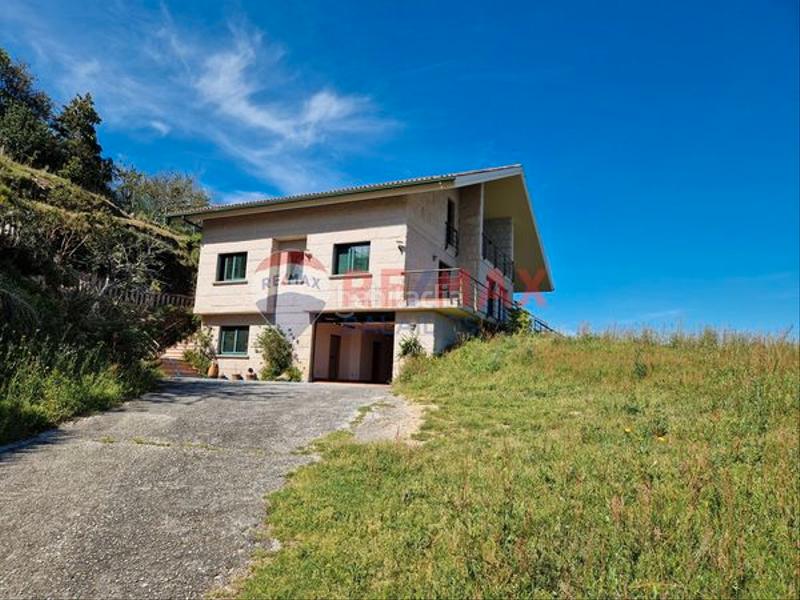 Foto 436c6133-1ea0-4d80-9cd6-19015db3bd36. Chalet exclusivo chalet con vistas al mar en Moaña
