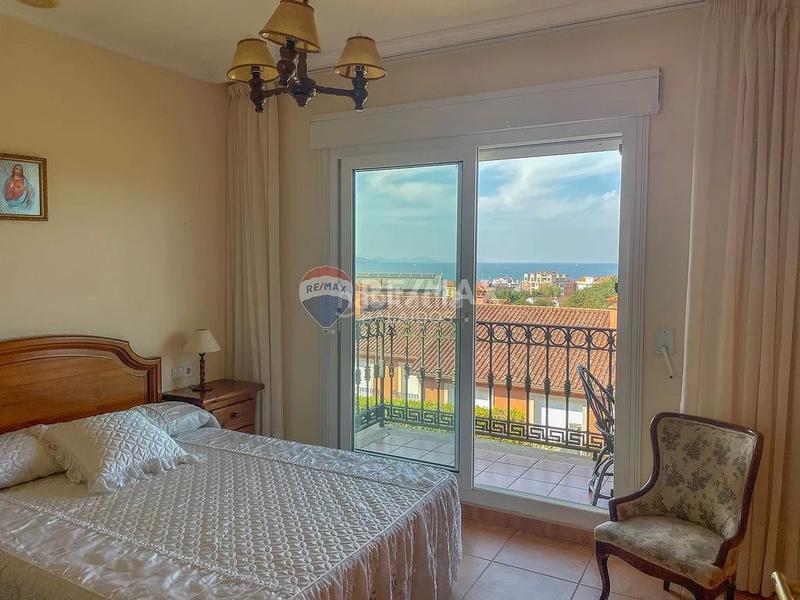 Foto 030179ab-ae87-4e5d-97b3-bc9d09d57197. Casa aparellada amb calefacció aparcament a Sanxenxo pueblo Sanxenxo