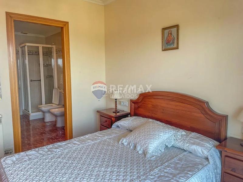 Foto 0ebbb014-b501-4885-8c30-78d6382d6df0. Casa aparellada amb calefacció aparcament a Sanxenxo pueblo Sanxenxo