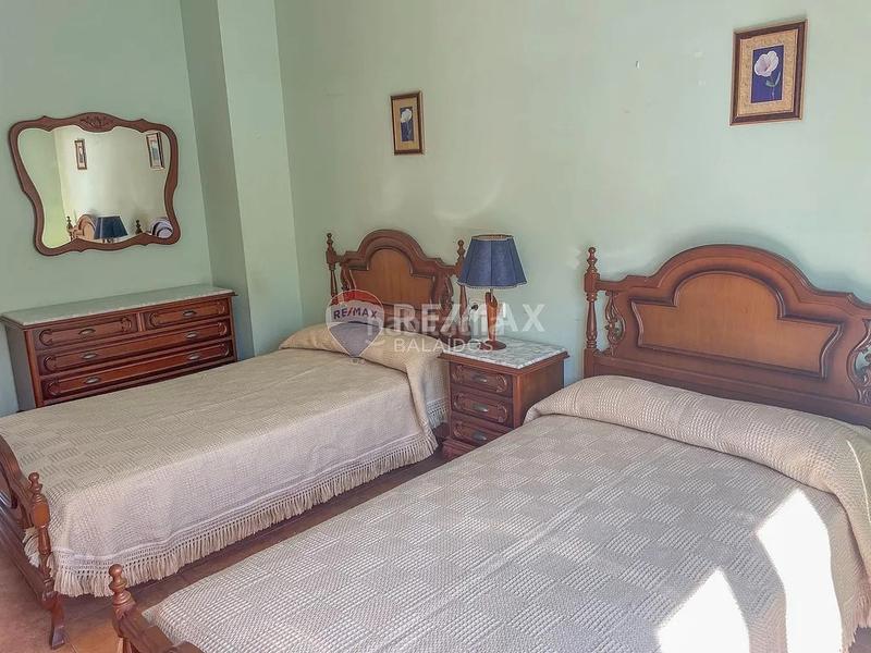 Foto 144ef8ad-3cd8-4f40-9816-b454a6232777. Casa aparellada amb calefacció aparcament a Sanxenxo pueblo Sanxenxo