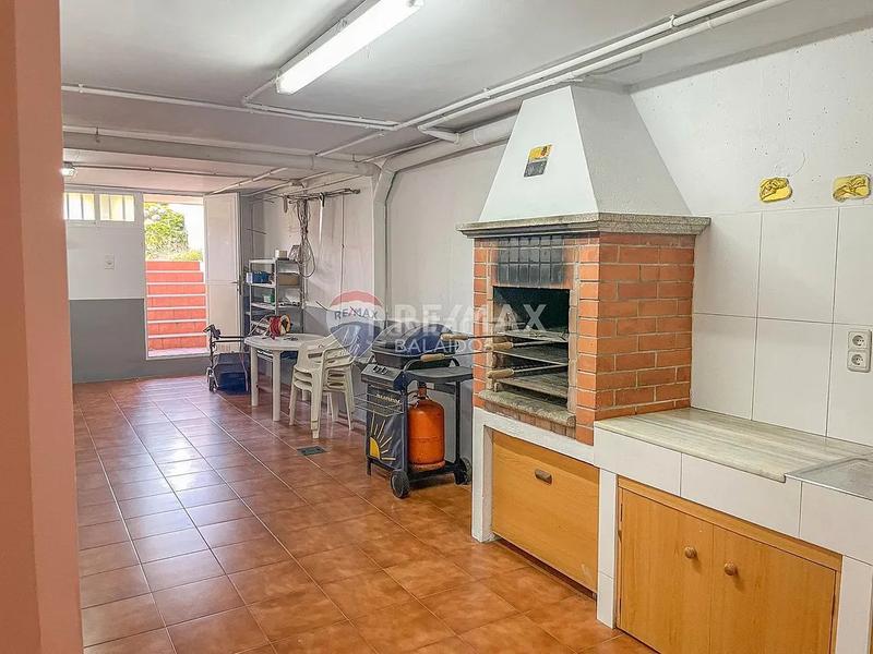 Foto 54c95f5a-b3b3-4856-b5f5-2e8e862c27f1. Casa aparellada amb calefacció aparcament a Sanxenxo pueblo Sanxenxo