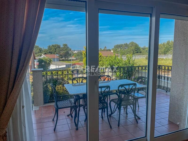Foto 55f0db51-2018-4150-9a62-7efed97d2b63. Casa aparellada amb calefacció aparcament a Sanxenxo pueblo Sanxenxo