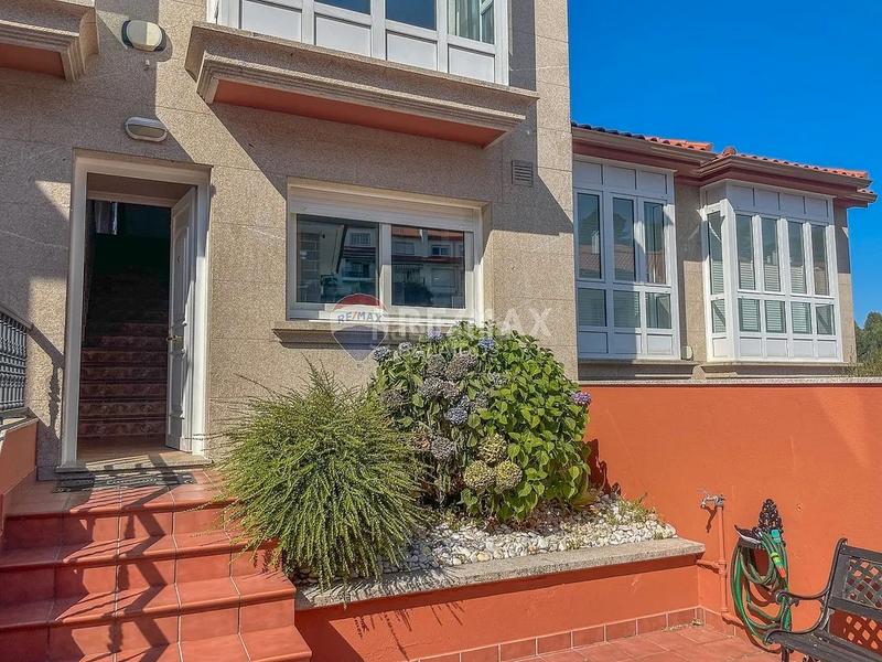 Foto b69fe052-f023-4201-abff-2897acad9980. Casa aparellada amb calefacció aparcament a Sanxenxo pueblo Sanxenxo