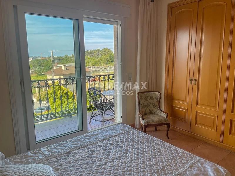 Foto bdd31440-7bd0-4b1e-a6fc-1432865966b4. Casa aparellada amb calefacció aparcament a Sanxenxo pueblo Sanxenxo