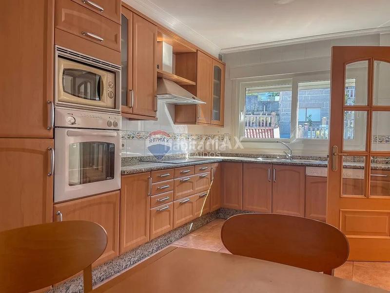 Foto e9c0edaa-1142-4f07-9228-b435fbd9369e. Casa aparellada amb calefacció aparcament a Sanxenxo pueblo Sanxenxo