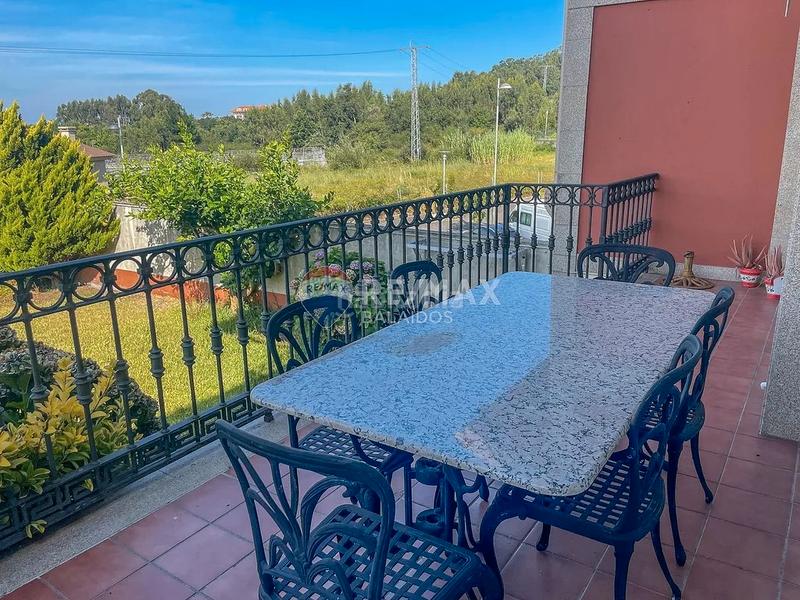 Foto faacde97-7015-4940-99a0-62ef0a5b3644. Casa aparellada amb calefacció aparcament a Sanxenxo pueblo Sanxenxo
