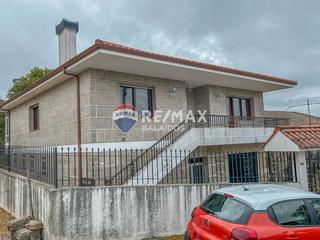 Maison à Covelo (O). Son dos casas independientes + finca de 1115m2....