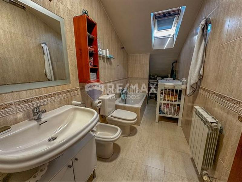 Foto a54364e2-75f2-4799-aa70-78dd2d52750f. Piso para entrar a vivir en Rosal (O)