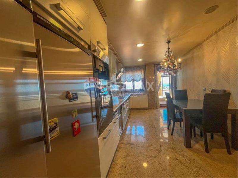 Foto 01c79d3f-7b5f-441b-8a06-b0b253205c5c. Pis amb calefacció aparcament a Plaza España - Corte Inglés Vigo