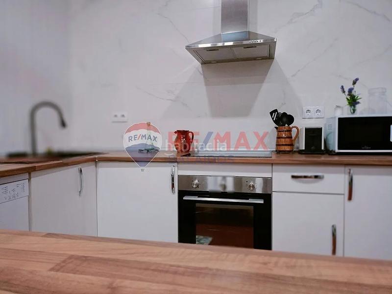 Foto 03571eb0-f4ed-45eb-9fcc-99c5fafc5a93. Piso apartamento turistica + local comercial en Cangas