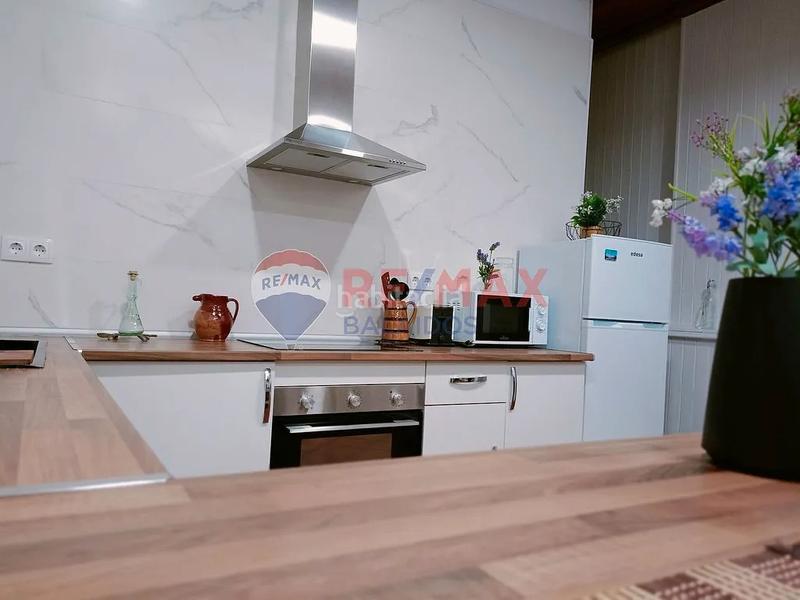 Foto 1f46f4eb-98ce-42d3-9d4e-b660bbdb725a. Piso apartamento turistica + local comercial en Cangas