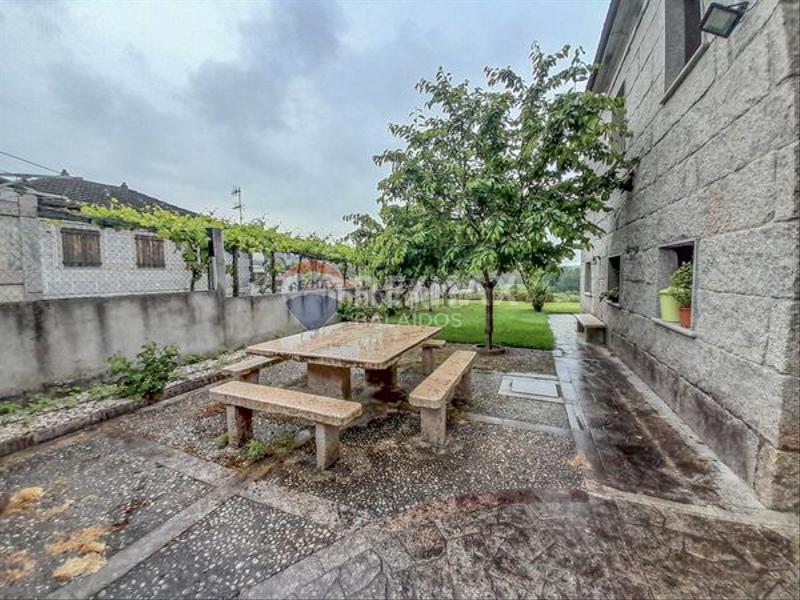 Foto 761f9b20-d0c9-4769-a684-1b9cfc00d5b9. Casa totalmente reformada con buenas calidades en Ponteareas