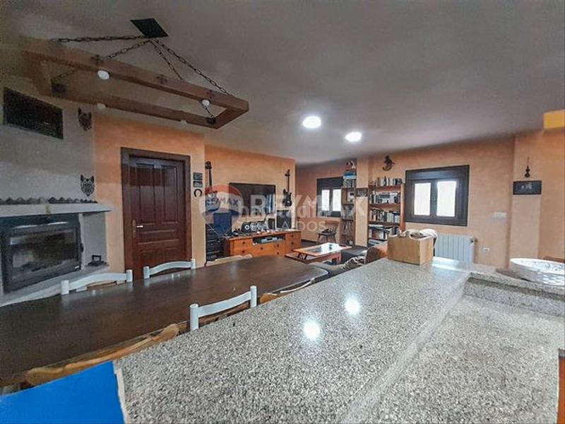 Foto b9dcaa67-0cbf-4c41-a6e2-b1fb4f219dbd. Casa totalmente reformada con buenas calidades en Ponteareas