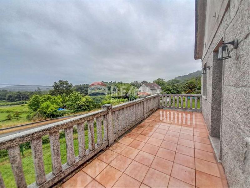Foto bde0c69e-972f-49d4-bbbb-9f38b3926c07. Casa totalmente reformada con buenas calidades en Ponteareas