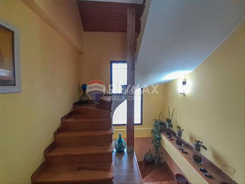 Foto ed126e3d-5df4-4b83-ac85-cc0950dab8fe. Casa totalmente reformada con buenas calidades en Ponteareas