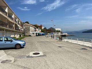Pis a Rúa peirao do covelo 32. Piso situado a pocos metros de la playa..