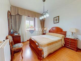 Casa adossada a Camiño de ribadavia 29. Inmejorable ubicación.. a metros del parque de castrelos