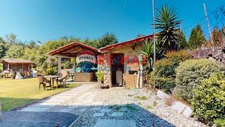 Chalet à Salvaterra de Miño. Casa con dos viviendas independientes + 4000m2 de finca con viña