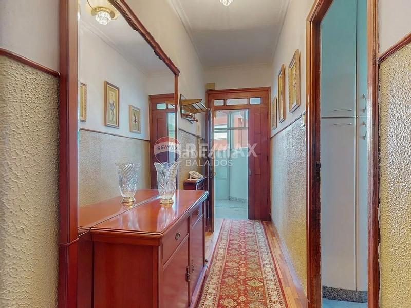 Foto 6e371fdd-6aa8-4735-9ca5-e8d9c5cc1cdd. Casa aparellada amb calefacció aparcament a Comesaña - Matamá Vigo